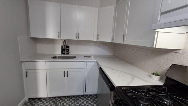 Kitchen - 330 Hudson St Unit 1