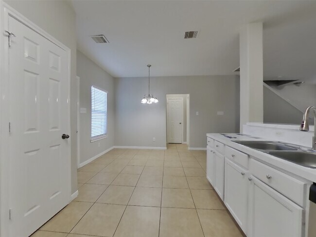 Photo - 11335 Carla St