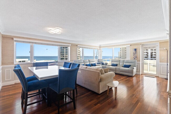 Photo - 3000 Holiday Dr Unidad 1002