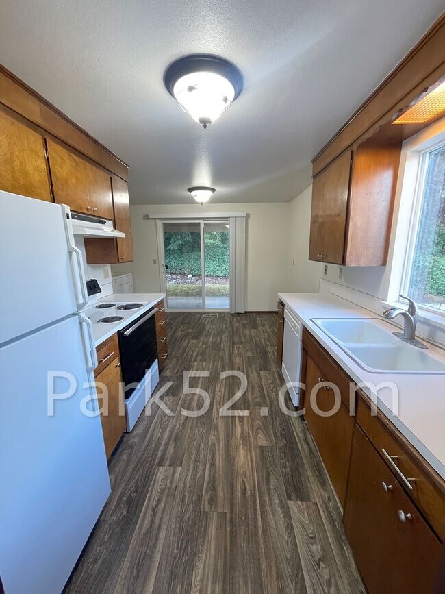 Photo - 2 Bedroom Townhome in Fircrest! Unit 1446 - #4