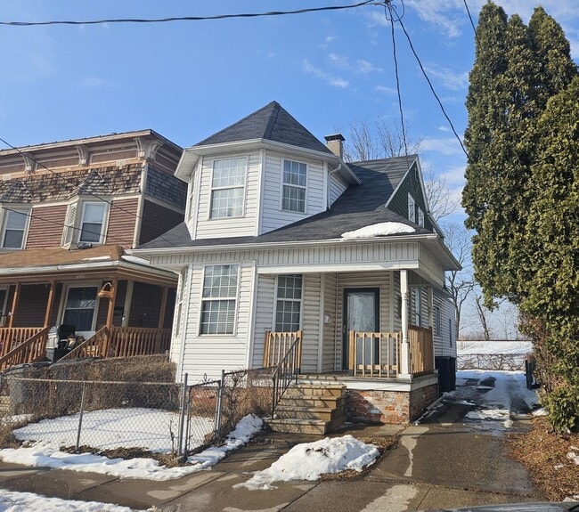 Photo - 2424 Broadway St