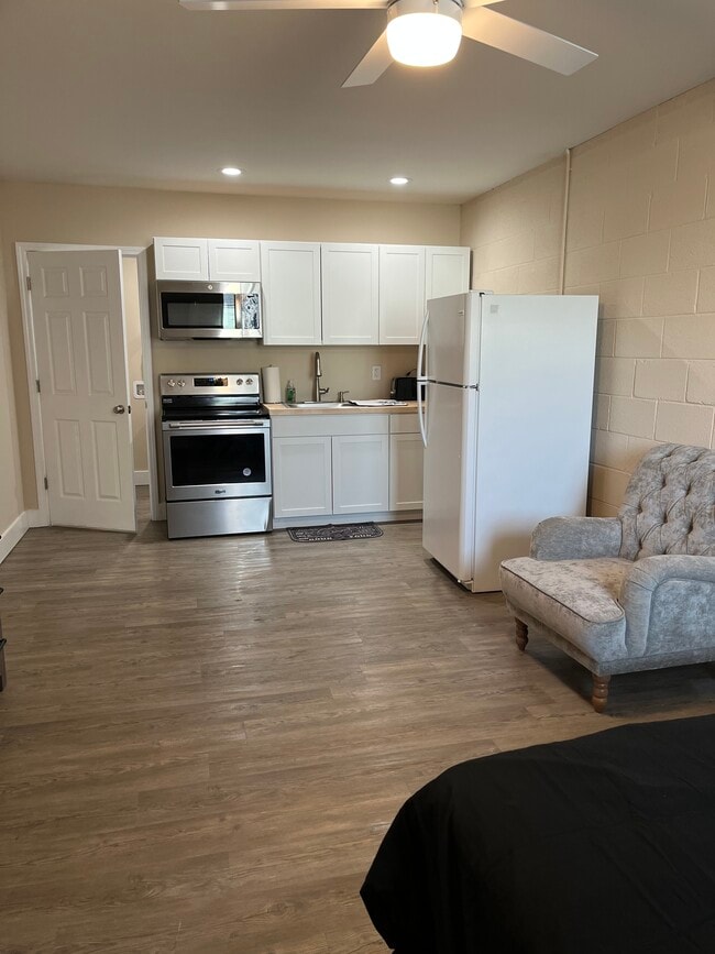 Building Photo - 641 Washington St Unit D Rental