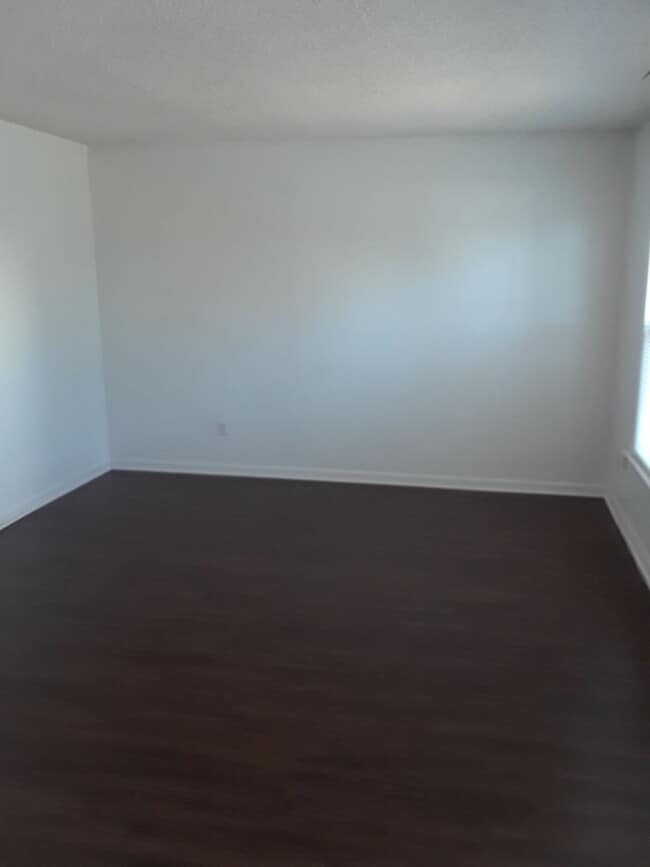 Photo - Virginia Beach- 3 Bed / 1.5 Bath end unit townhouse in Green Run
