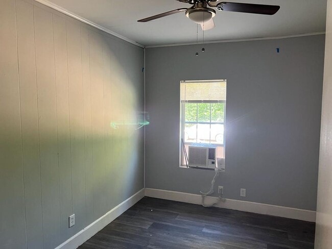 Photo - 434 S High St Unit b