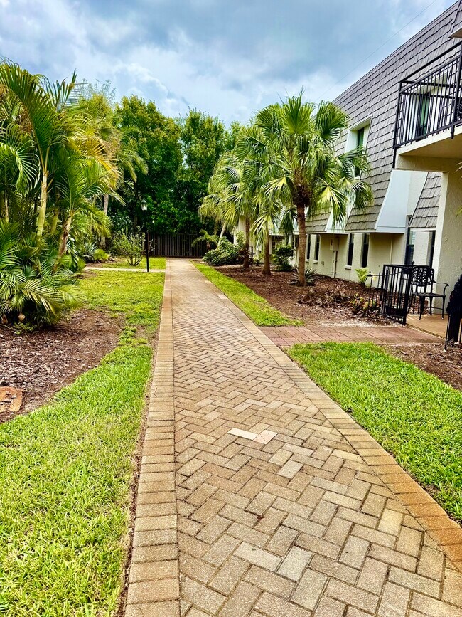 Photo - 720 Lyndhurst St Townhome