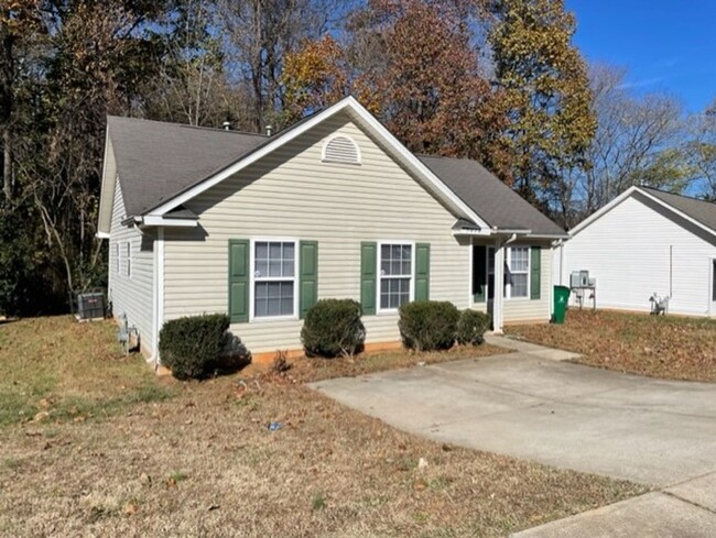 Adorable 3 bedroom 2 bath home . Located o... - Adorable 3 bedroom 2 bath home . Located o...