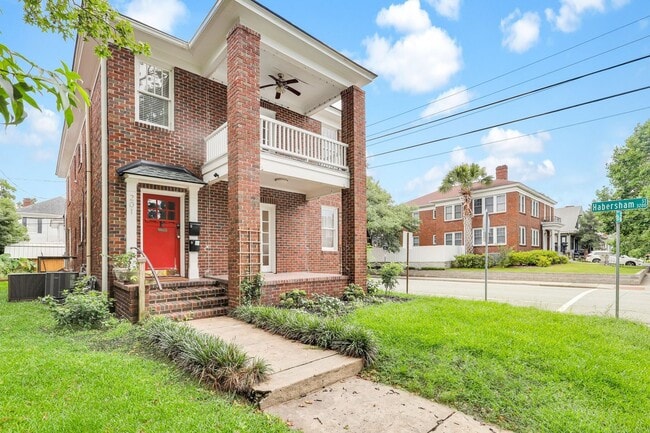 Building Photo - 201 E 48th St Unit B/Downstairs