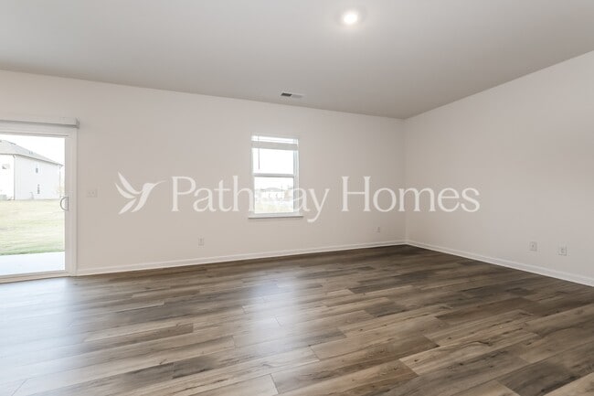 Photo - 549 Almere Dr