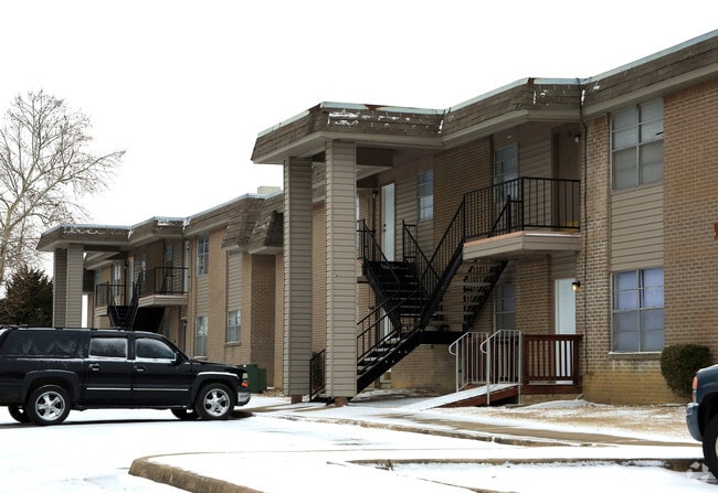 Photo - Meadowbrook Apartments