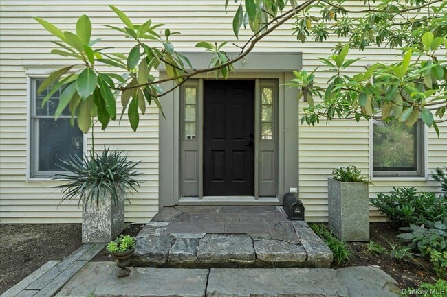 349 Warburton Ave