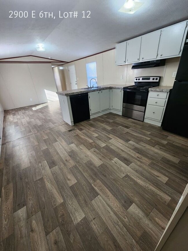 Photo - 2900 E 6th Ave