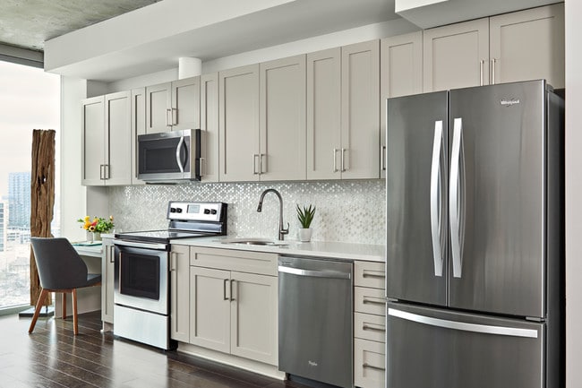 Electrodomésticos de acero inoxidable Energy Star® - SkyHouse Nashville