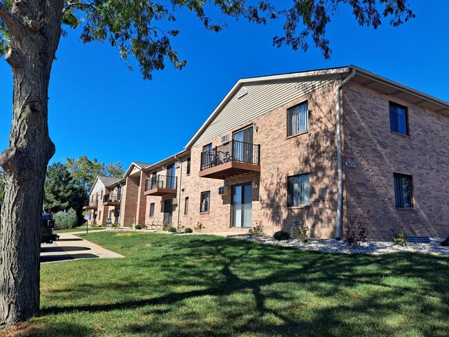 Photo - 9060-9100 W Oklahoma Ave