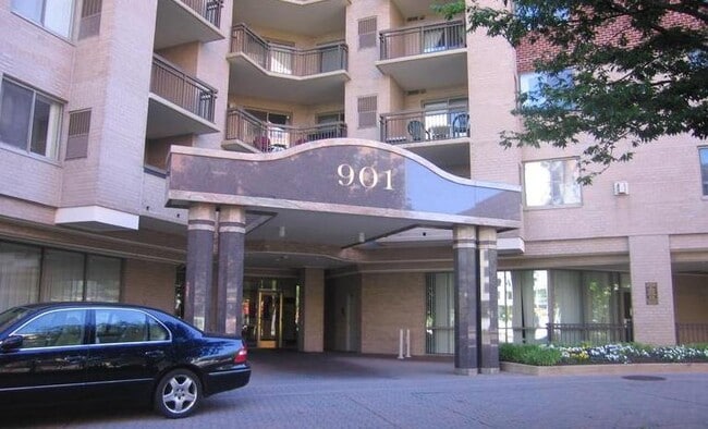 Building Photo - 901 North Monroe Street Unit Apt 1203