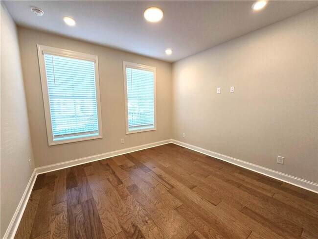Photo - 1005 Crown Oak St