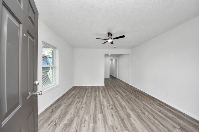 Building Photo - 7021 Canal St