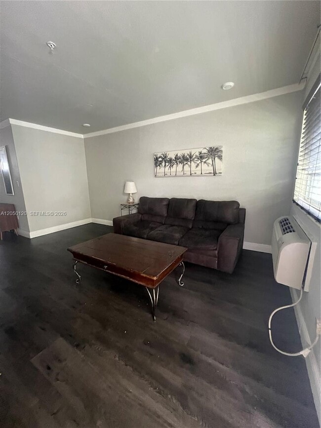 Building Photo - 1524 Lenox Ave. Unit 11