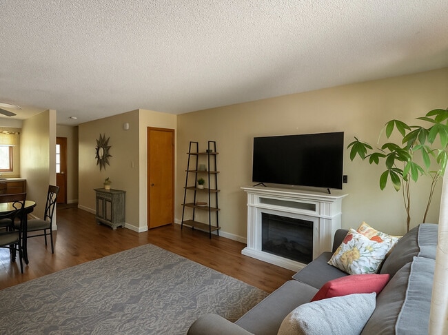 Photo - 702 Midland Ave Townhome