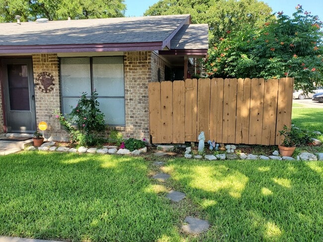 Shade Tree Apartment Homes