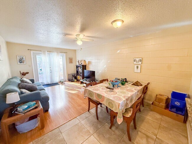 Photo - 422 SE 8th St