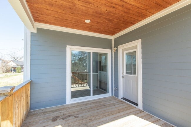 Photo - 3 Bed 2.5 Bath Single-Family Urban Home