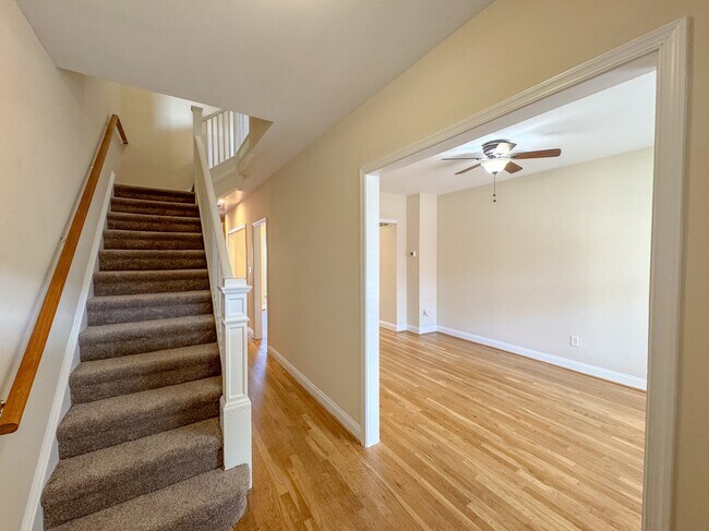 Photo - 1215 Staples St NE