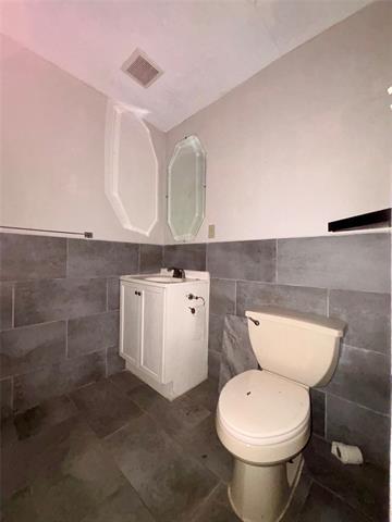 Photo - 702 S College St