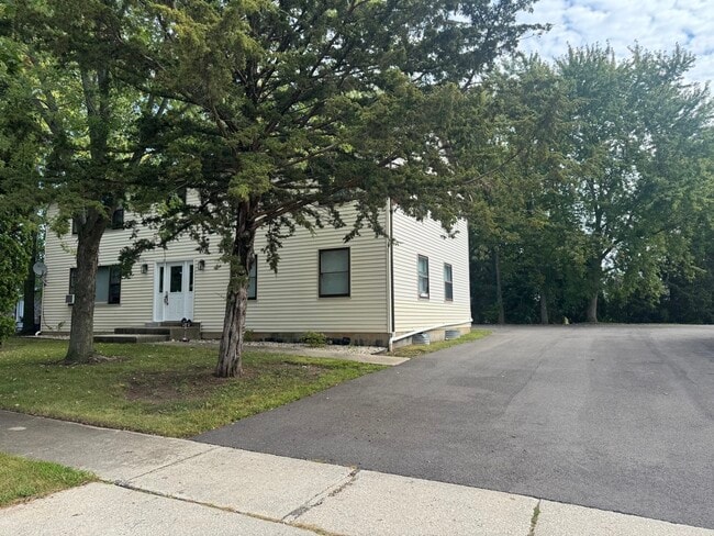Photo - 479 Eisenhower St