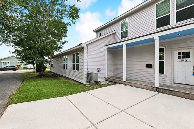 Building Photo - 3701 Derbigny St Unit 3701 A Rental