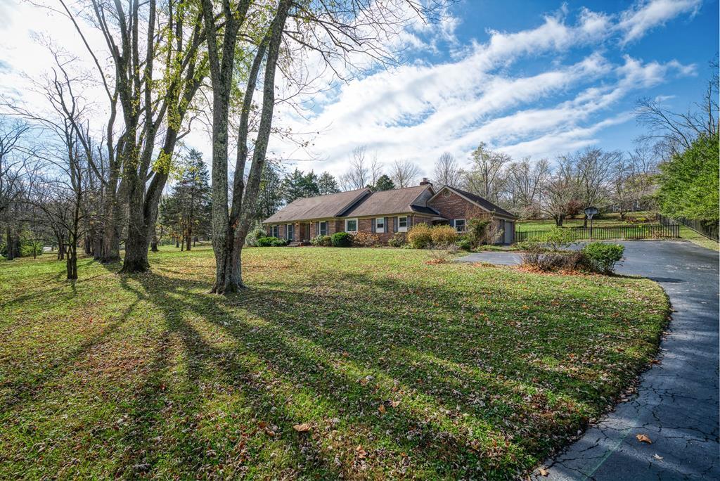 Photo - 660 Clark Ave