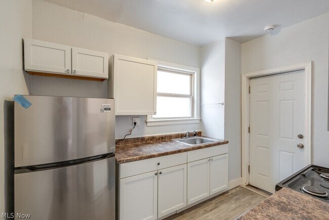 Photo - 2840 S Moreland Blvd