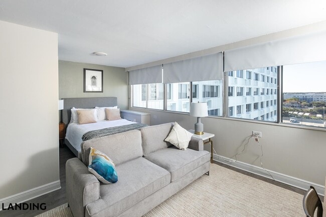 305 Dr. M.L.K. Jr St S Unit 1038 HM Unit