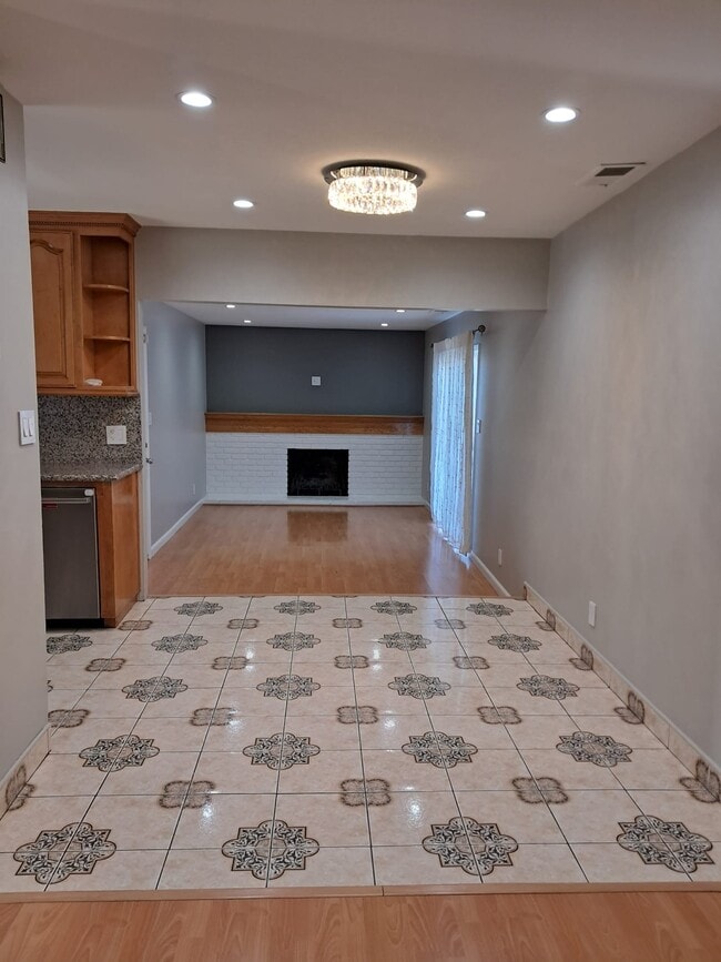 Photo - 2211 Bowers Ave