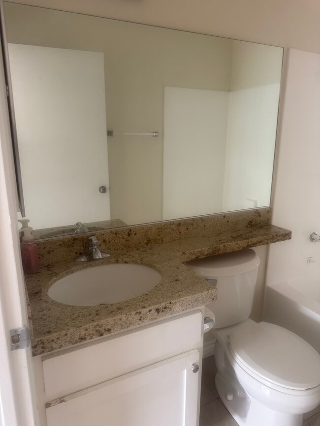 Photo - 1357 Armadale Ave Unidad 5