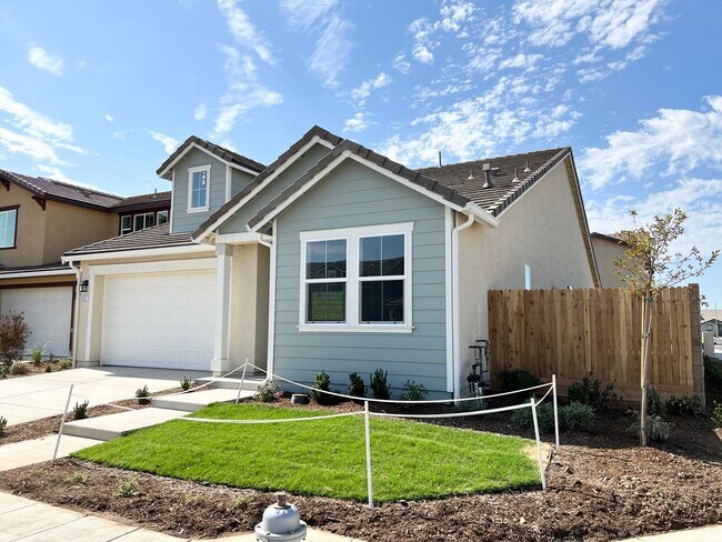 Photo - 4 br, 2 bath House - 6151 E Adena Ave