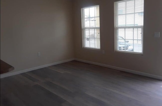Photo - 100-127 Centre Estates Dr Unidad Apt 65