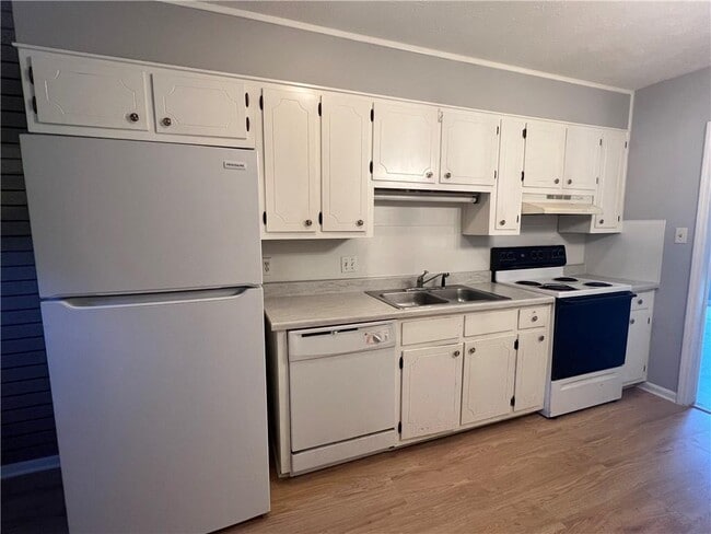 Photo - 1650 Beechwood Blvd NW