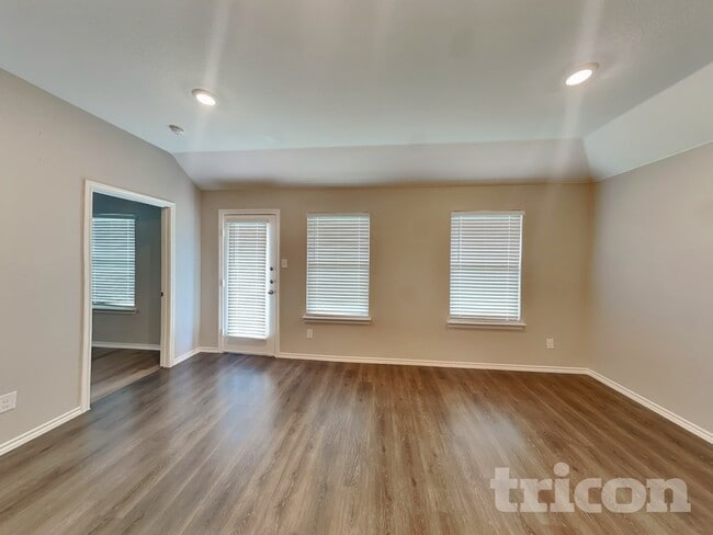 Photo - 636 Excelsior Dr