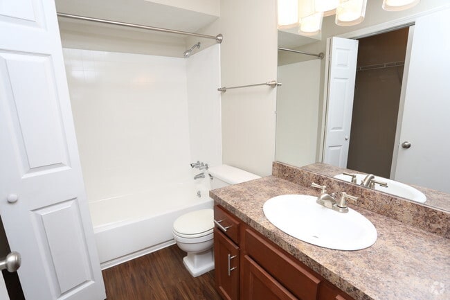 2BR, 1.5BA - 1,200 SF - Bathroom