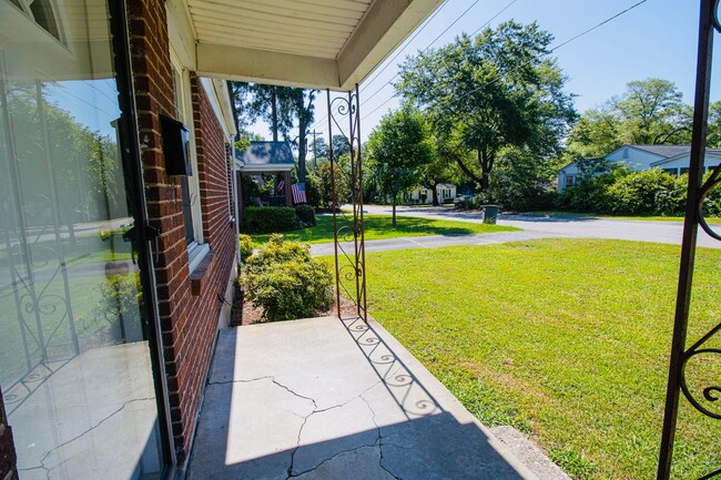 Photo - Charming 2-Bedroom Duplex in Rosewood – Available July 2026!