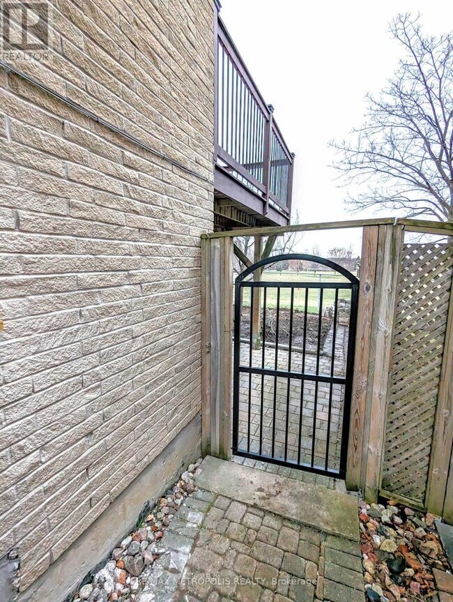 Photo - 102 Hibbard Dr