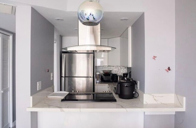 441 Lewers St Unit 808
