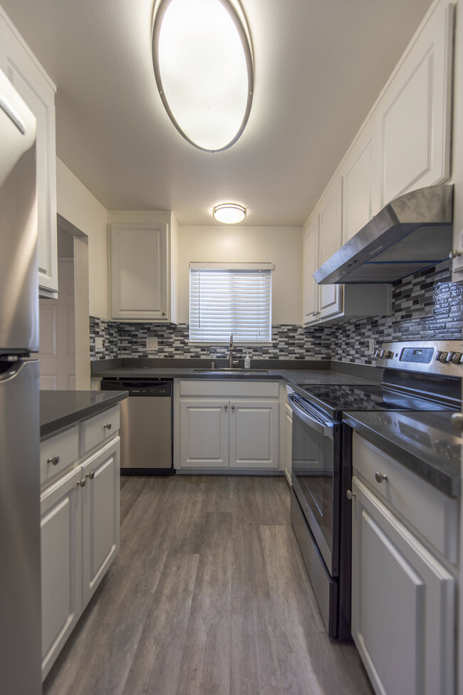 Middlefield Manor Apartments - Middlefield Manor Apartments
