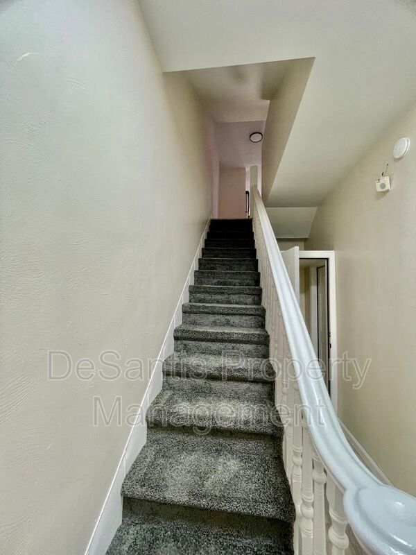 Photo - 112 Hemlock St Unidad 2