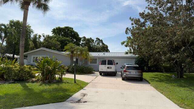 Photo - 4188 Larch Ave