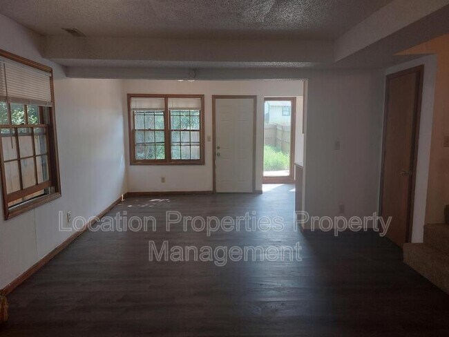 Photo - 324 Northwood Ln