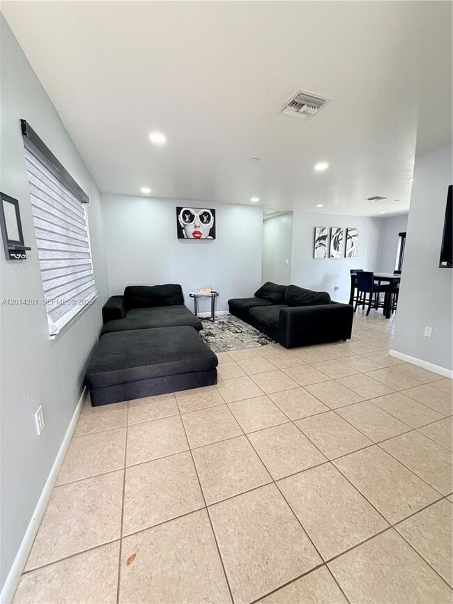 1410 NW 199th St
