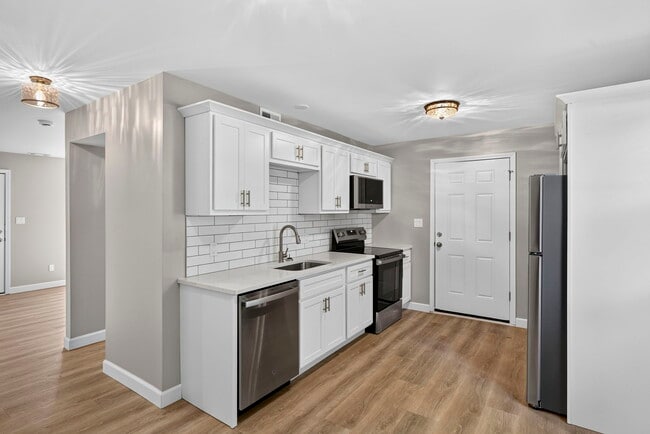 Photo - 2209 Campus Dr