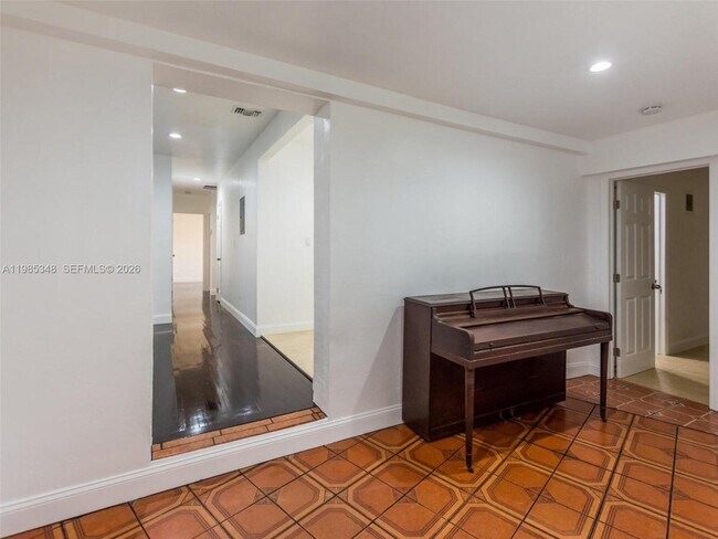 Photo - 6300 NW 41st St