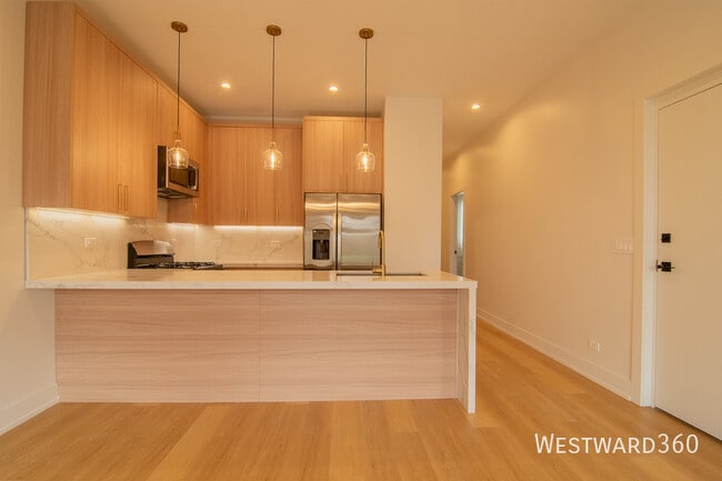Building Photo - 2046 W Washington Blvd Unit #3